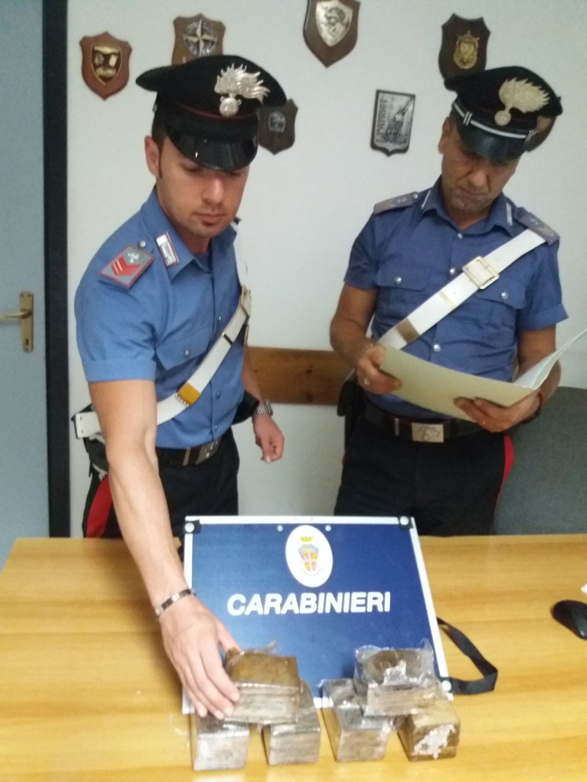 Operazione Ad Alto Impatto Dei Carabinieri: Sequestrati 3 Kg Di Droga ...