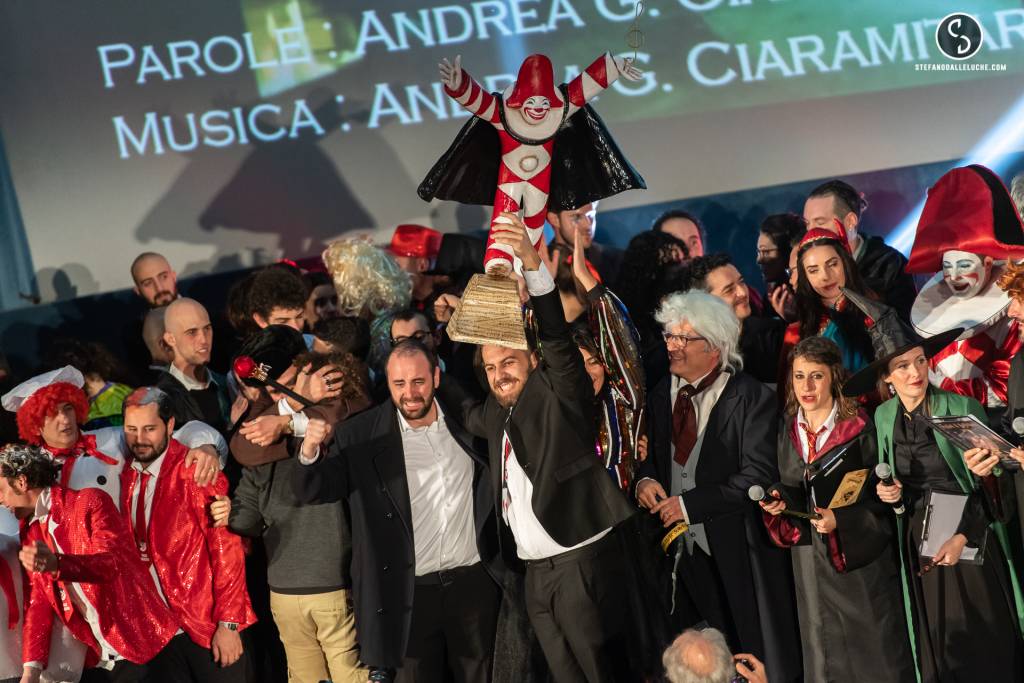 Un tuffo tra i coriandoli” vince il Festival di Burlamacco: sarà la canzone  ufficiale del Carnevale di Viareggio 2019 