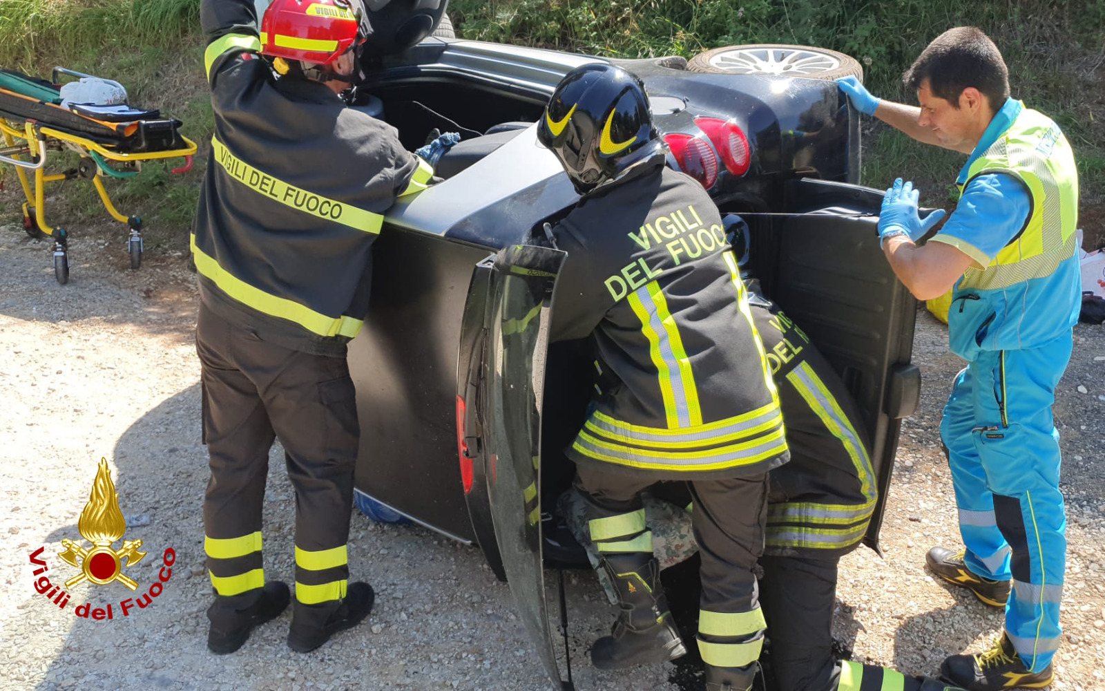 Incidenti Stradali: Automobile Si Ribalta Sul Fianco, Conducente ...